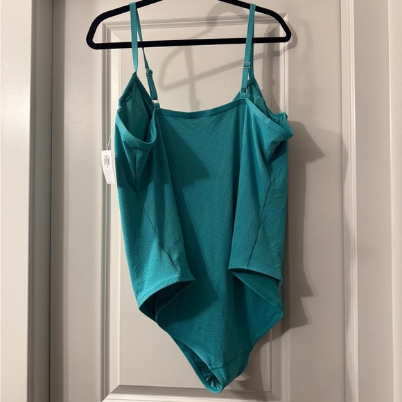Textured One-Piece Balconette Swimsuit - Picture 6 of 6